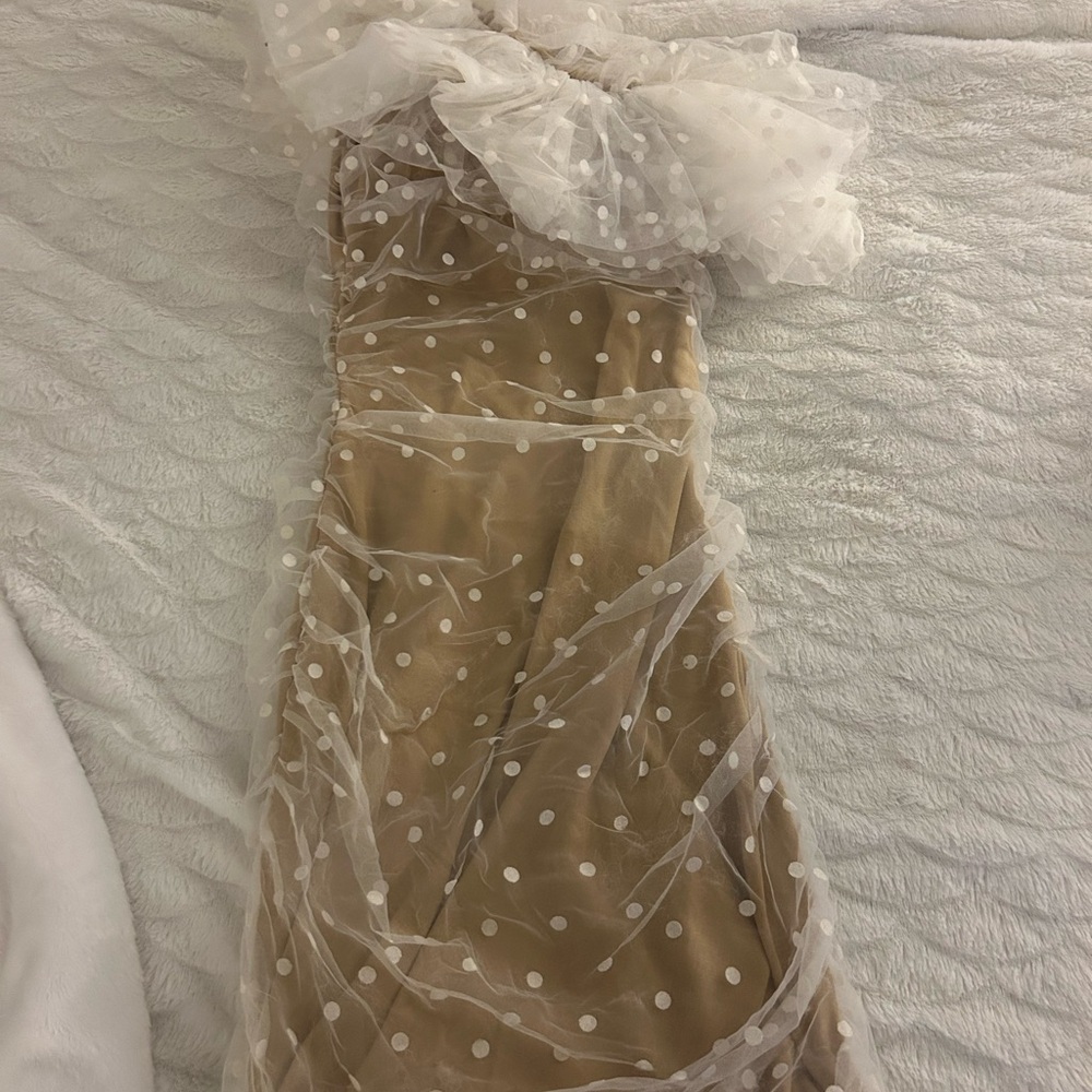 Elegant One Shoulder Polka Dot Dress - Tan - Picture 3 of 7
